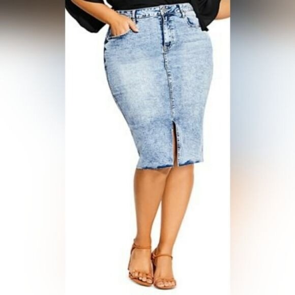 City Chic Denim Pencil Knee Length Skirt Light Wash Fading Pockets Size 22W NWT - Picture 1 of 10